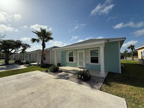 Exterior - The Salty Breeze Cottage at The Oasis (Rockport)