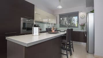 Fridge, oven, stovetop, dining tables