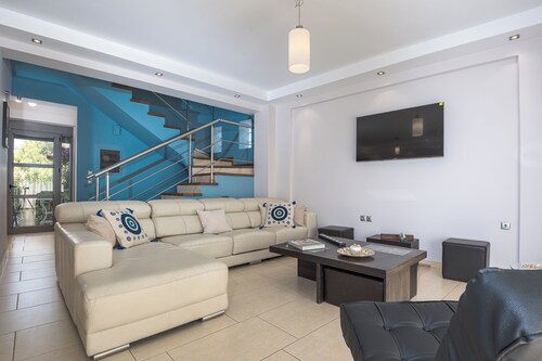 Villa Anavil - Boutique Coastal Retreat in Varkiza