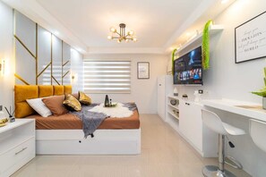 Iron/ironing board, free WiFi, bed sheets