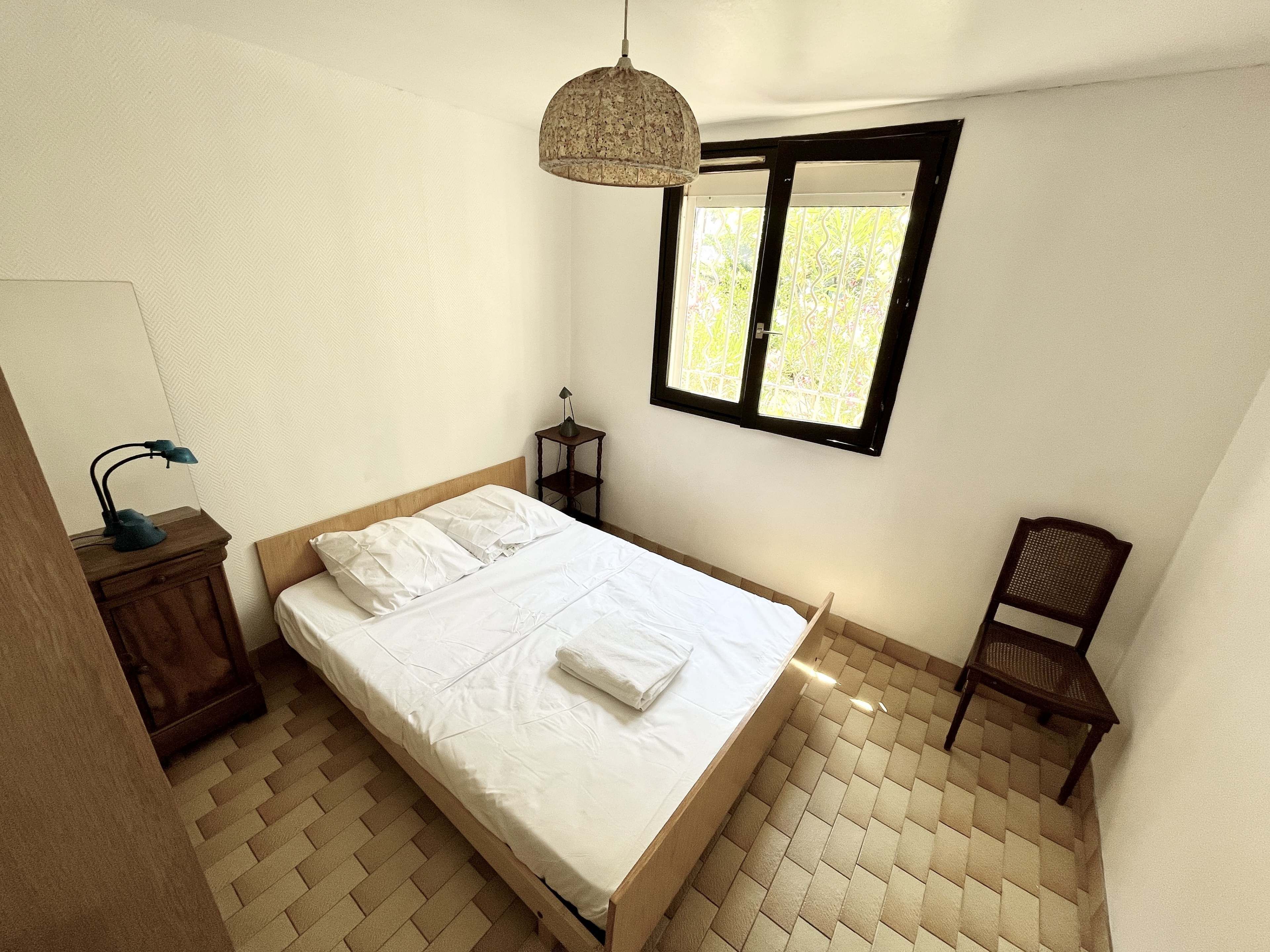 1 soveværelse, sengetøj