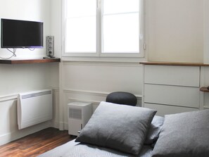Iron/ironing board, WiFi, bed sheets - Nice studio with Wifi near Montparnasse (Paris)