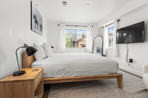 2 bedrooms, iron/ironing board, travel crib, internet