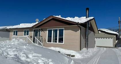 4BR w/ Wine Fridge, Bar, Patio, Parking, Laundry