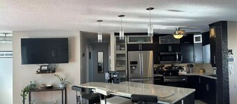 4BR w/ Wine Fridge, Bar, Patio, Parking, Laundry