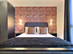 1 bedroom, desk, iron/ironing board, free WiFi - Bham Studio Retreat, Walk to UAB and Dining (Birmingham)