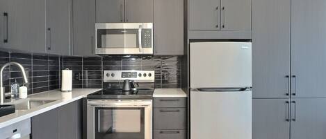 Refrigerador, microondas, horno, placa de cocina