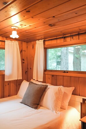 2 bedrooms, desk, free WiFi, bed sheets