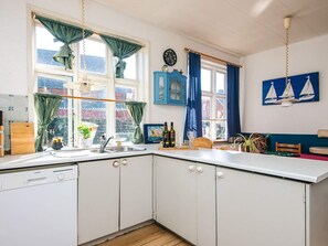 House | Private kitchen | Microwave, coffee/tea maker - 2 Person Holiday Park Home in Fano (Fano)