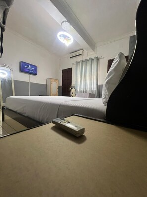 Premium Room, 3 Bedrooms, Non Smoking, Air conditioning | Pillowtop beds, in-room safe, individually furnished, desk - Hôtel Johanna Livingstone  (Mutsamudu)