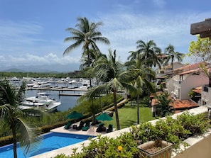 Utendørsbasseng