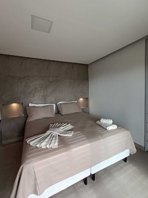 3 habitaciones, tabla de planchar con plancha, wifi y ropa de cama 