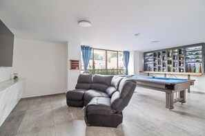 Unclassified image, 3 of 17, button