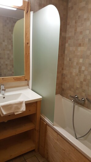Apartment | Bathroom