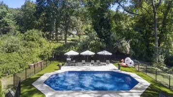 Piscina all'aperto, una piscina riscaldata