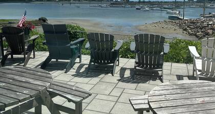 Coastal modern 2-bedroom condo in lovely Wells with water views