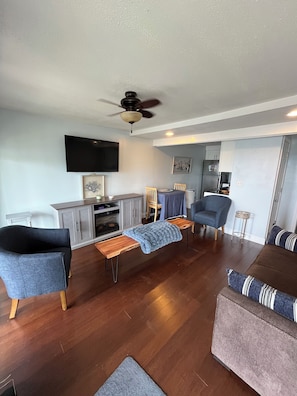 Smart TV, fireplace