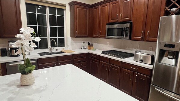 Mikrowelle, Ofen, Herdplatte, Geschirrspüler