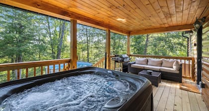 Cliff Haven at Red River Gorge 2-bedroom cabin with WiFi, AC, Fire Pit, Hot Tub