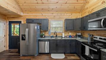 Geladeira, micro-ondas, fogão, cooktop