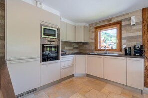 Fridge, microwave, oven, dishwasher - Wifi, Ground floor, balcony, parking, tv, ski locker, 102m², Le Grand Bornand (Le Grand-Bornand)