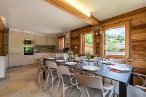 Dining - Wifi, Ground floor, balcony, parking, tv, ski locker, 102m², Le Grand Bornand (Le Grand-Bornand)