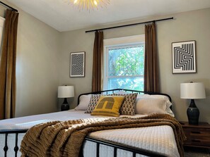 Iron/ironing board, WiFi, bed sheets