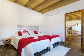 2 bedrooms, iron/ironing board, free WiFi, bed sheets