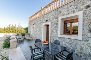 Outdoor dining - Tu refugio en Mallorca rural, apartamento con 2 dormitorios y calma familiar (Inca)
