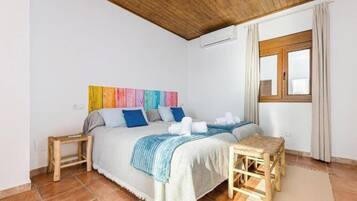 2 slaapkamers, een strijkplank/strijkijzer, gratis wifi, beddengoed