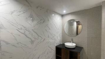 Superior Suite | Bathroom | Shower, slippers