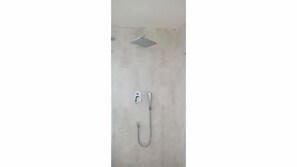 Superior Suite | Bathroom