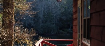 Mirror Lake Retreat  | Walk to Town!