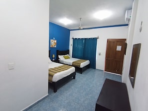 Habitación básica, 2 camas de matrimonio, Aire acondicionado | Wifi gratis