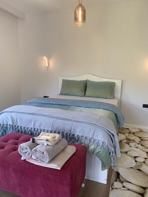 3 dormitorios, tabla de planchar con plancha, wifi gratis y ropa de cama