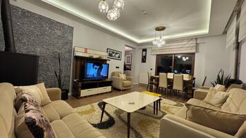 Smart TV, fireplace