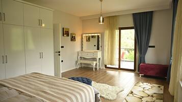 3 slaapkamers, een strijkplank/strijkijzer, gratis wifi, beddengoed