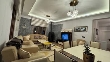 Smart TV y chimenea