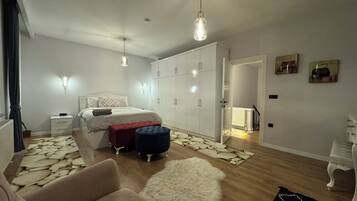3 bedrooms, iron/ironing board, free WiFi, bed sheets