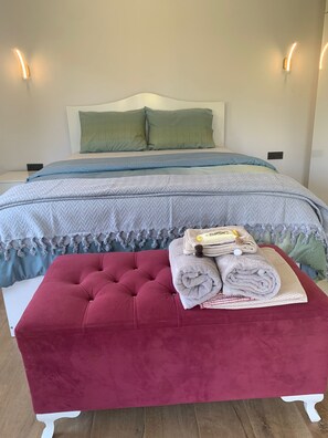 3 slaapkamers, een strijkplank/strijkijzer, gratis wifi, beddengoed