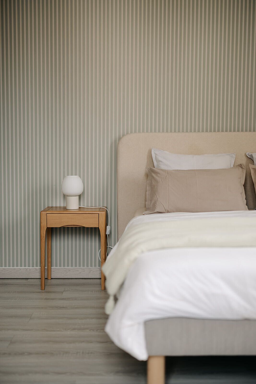 1 slaapkamer, een strijkplank/strijkijzer, gratis wifi, beddengoed