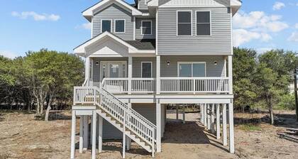 HOT TUB! Four bedroom home in the 4X4, Corolla, NC. A truly unique getaway!