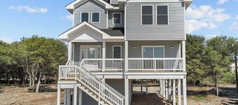 HOT TUB! Four bedroom home in the 4X4, Corolla, NC. A truly unique getaway!