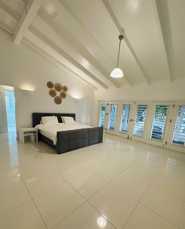 3 bedrooms, desk, iron/ironing board, free WiFi