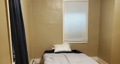 Charming 3-bedroom apartment with WiFi, AC in pleasant Waterville