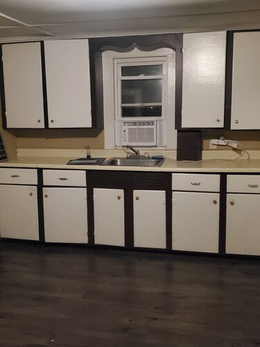 Charming 3-bedroom apartment with WiFi, AC in pleasant Waterville