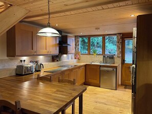 冰箱、微波炉、烤箱、炉灶