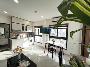 Apartemen Deluks, 1 kamar tidur, pemandangan kota | Busa memori dan didekorasi berbeda-beda