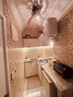 Apartment, 2 Bedrooms, Accessible, Smoking | Private kitchen