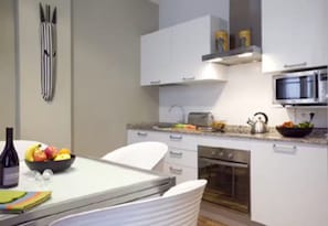 Fridge, microwave, oven, stovetop - Acomodis great location right in El Born old town 4 air conditioners 6 ppl max.! (Barcelona)